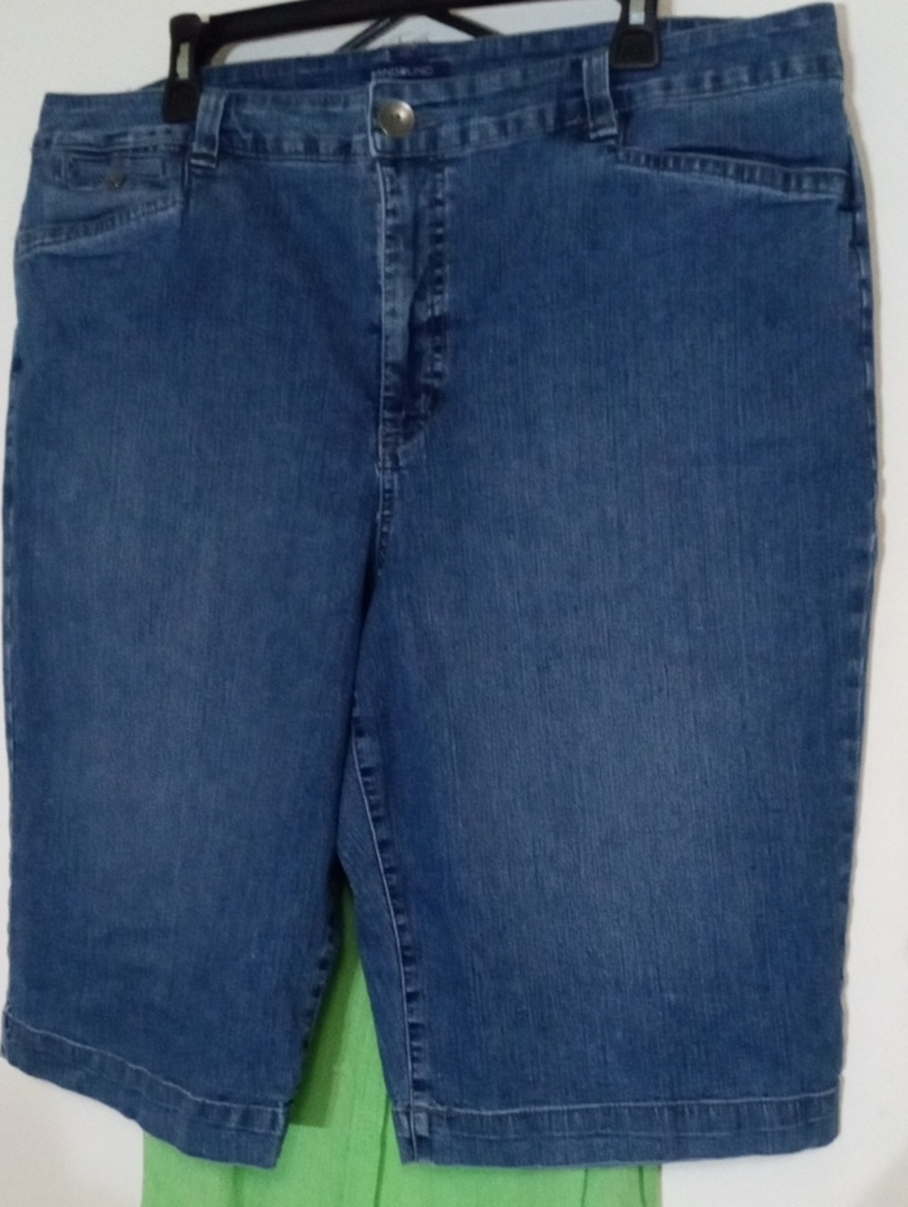 Bandolino High-Rise Washed Blue Jeans shorts